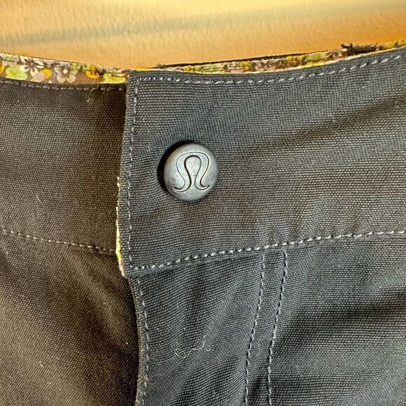 Lululemon Black Char01 Floral Trim Black Shorts Men’s 30 Read - Picture 4 of 13